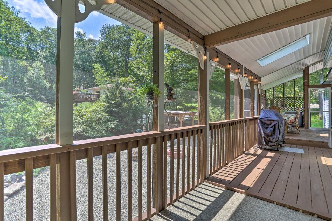 Henryville Home With Hot Tub About 5 Mi To Camelback! Exterior photo